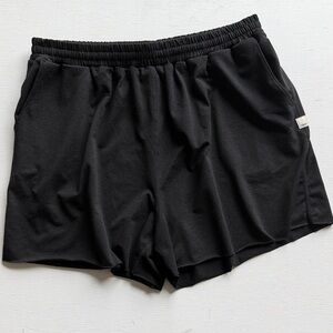 Vuori Women's Boyfriend Shorts XL